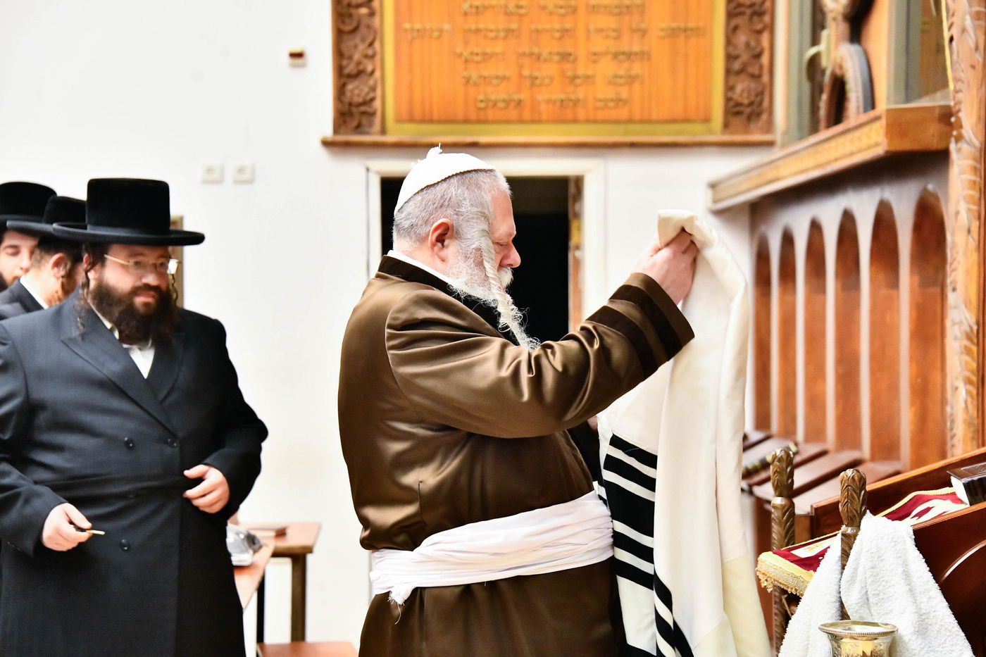 בעטיפת טלית