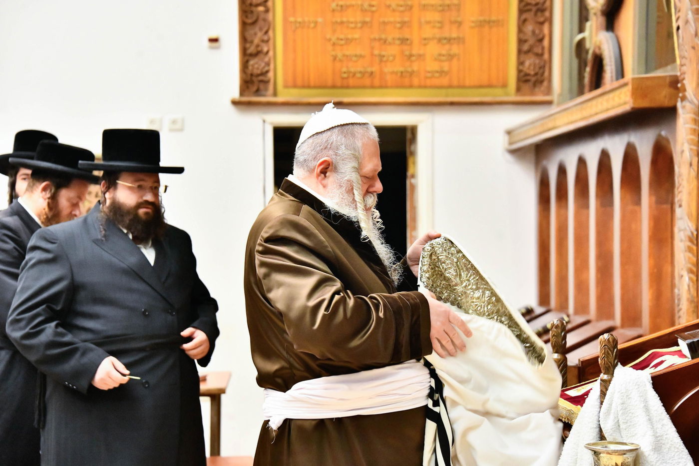 בעטיפת טלית