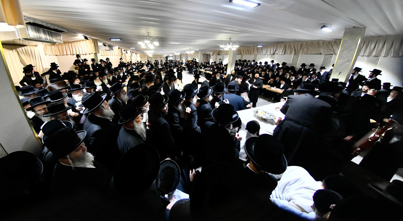 האדמו"ר מויז'ניץ בקבלת קהל לפני הימים הנוראים