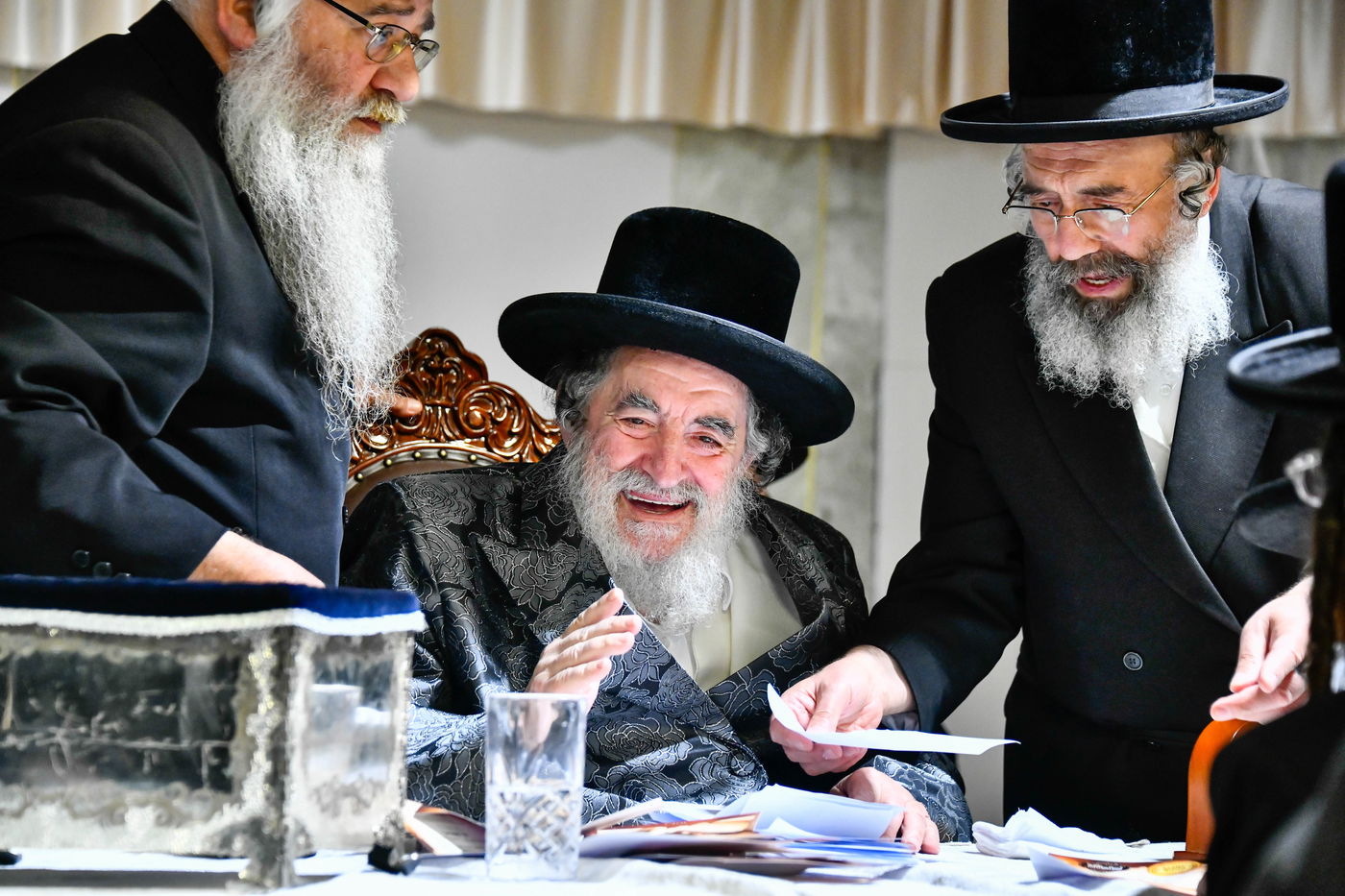 האדמו"ר מויז'ניץ בקבלת קהל לפני הימים הנוראים