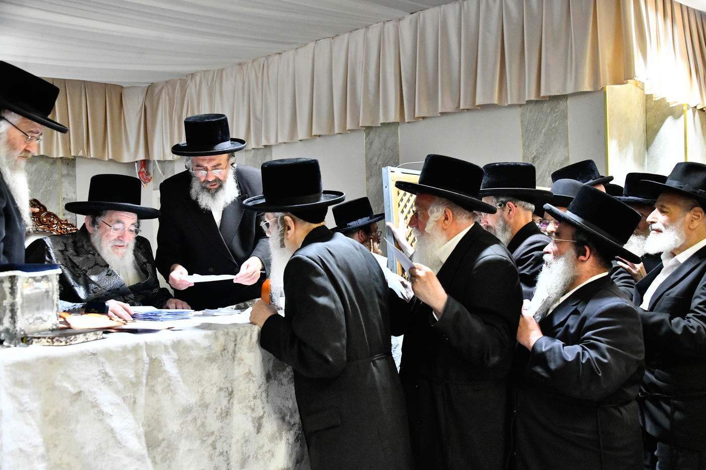 האדמו"ר מויז'ניץ בקבלת קהל לפני הימים הנוראים