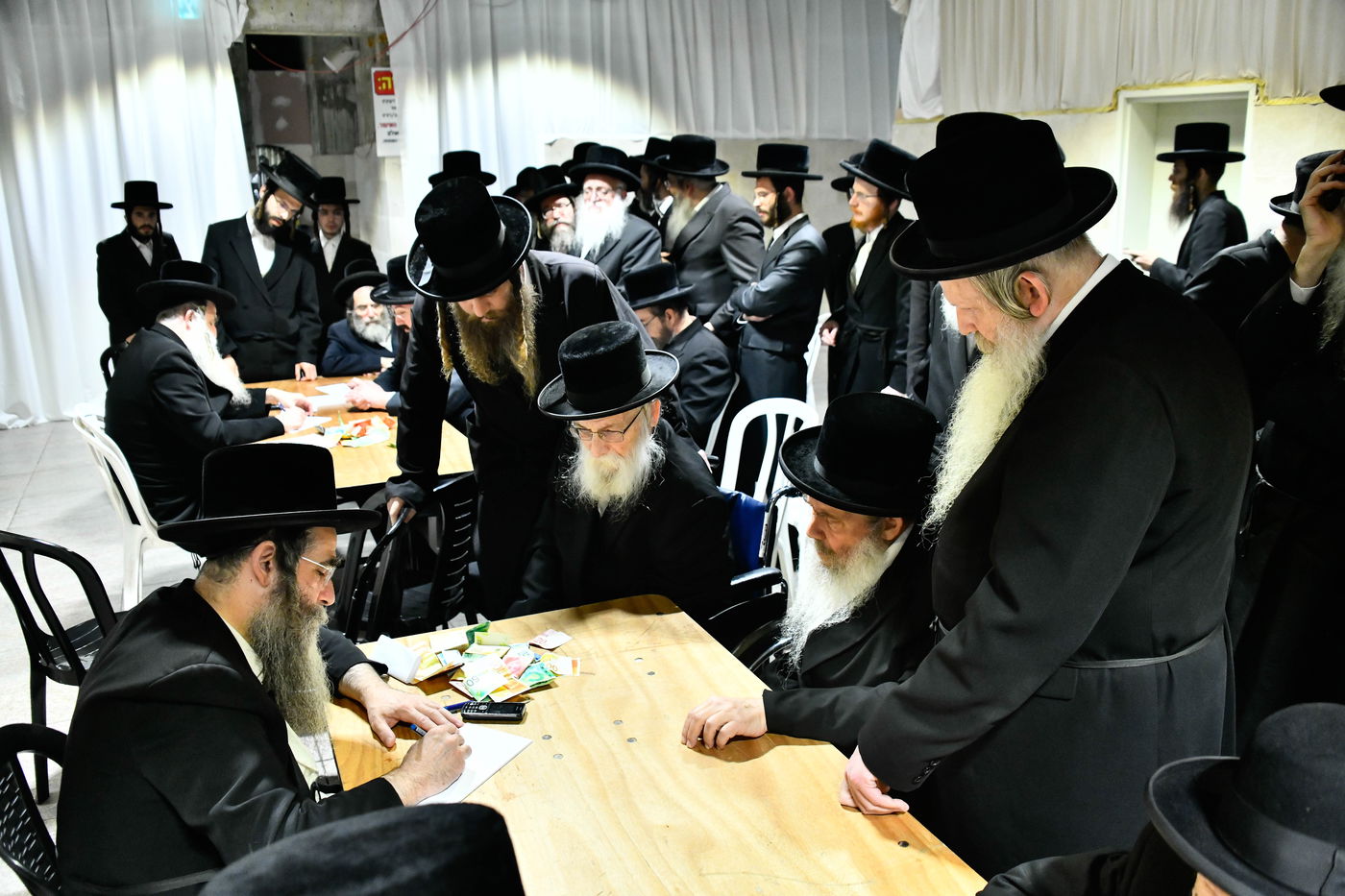 האדמו"ר מויז'ניץ בקבלת קהל לפני הימים הנוראים