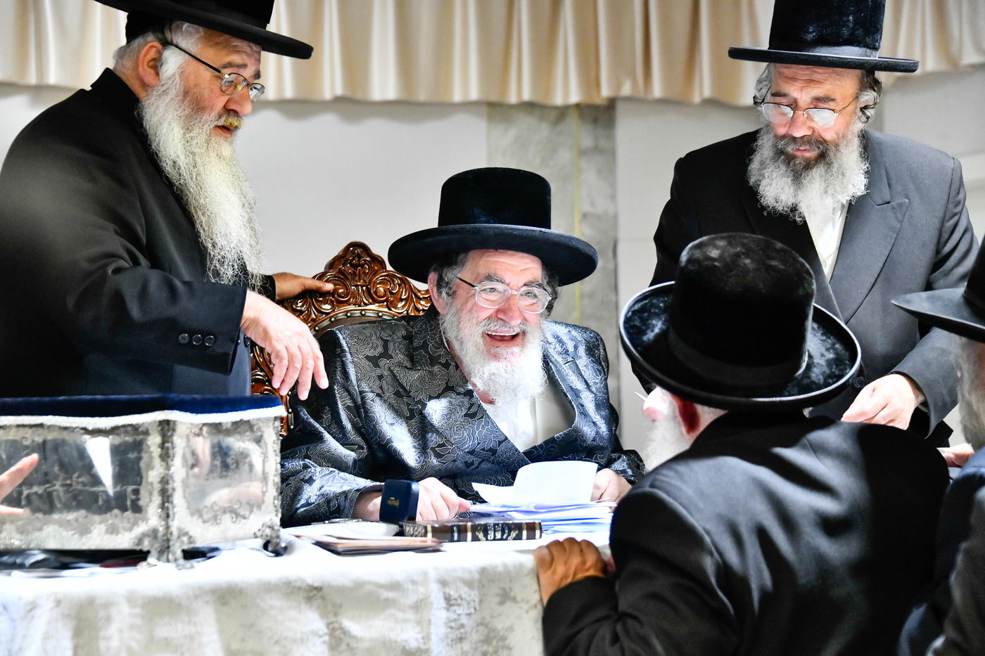 האדמו"ר מויז'ניץ בקבלת קהל לפני הימים הנוראים