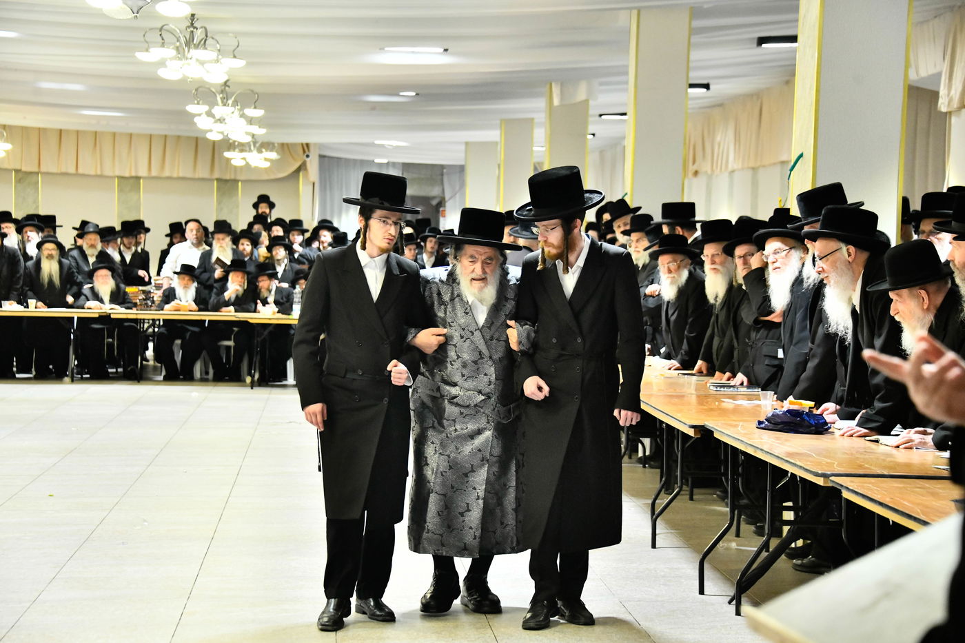 האדמו"ר מויז'ניץ בקבלת קהל לפני הימים הנוראים