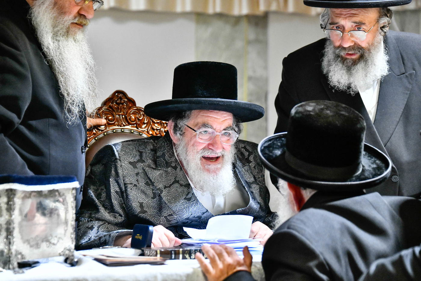 האדמו"ר מויז'ניץ בקבלת קהל לפני הימים הנוראים