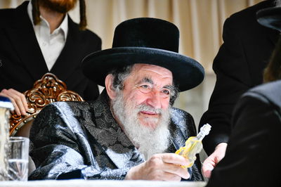 האדמו"ר מויז'ניץ בקבלת קהל לפני הימים הנוראים