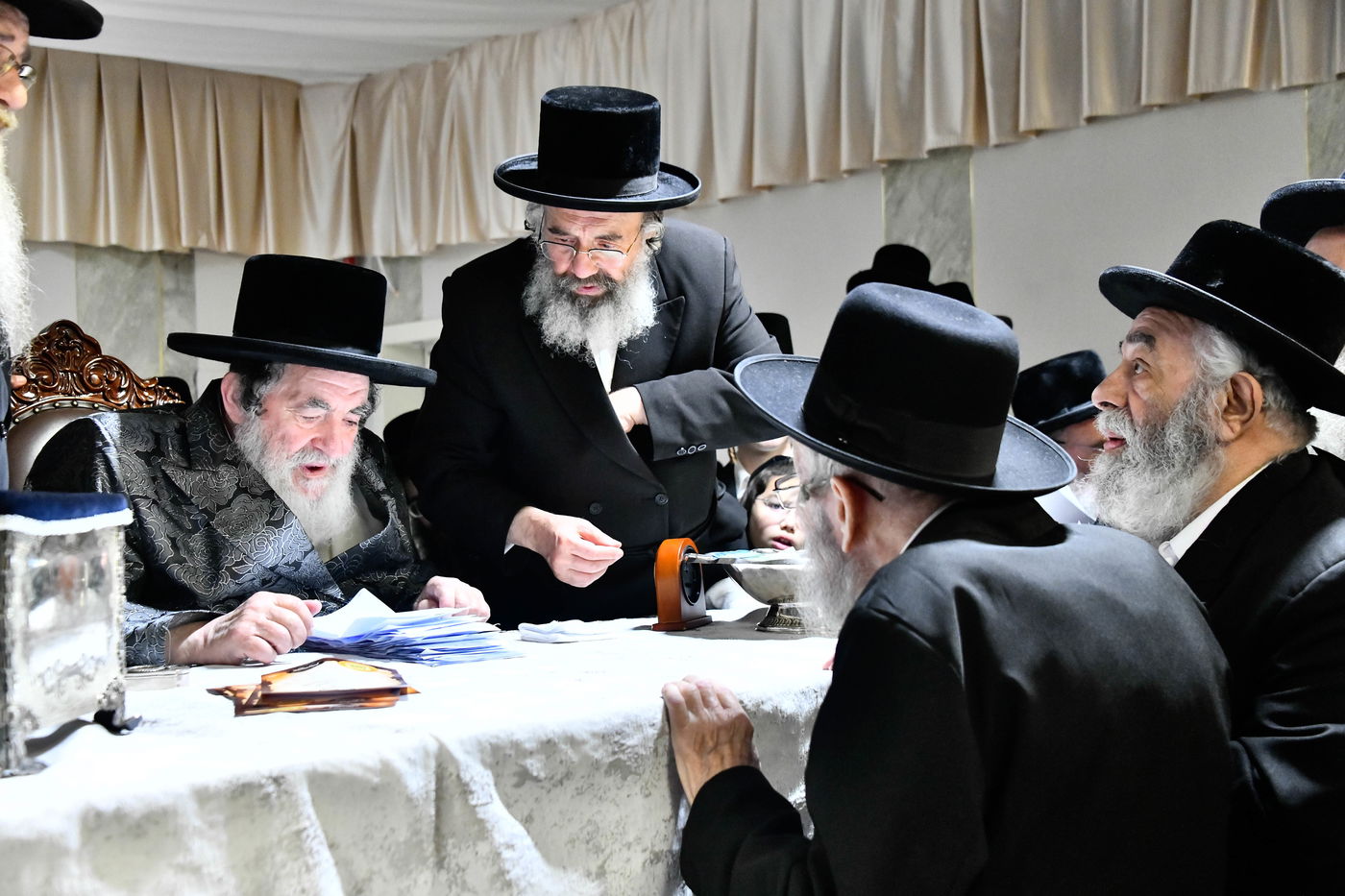 האדמו"ר מויז'ניץ בקבלת קהל לפני הימים הנוראים