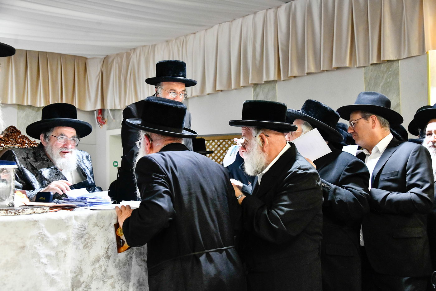 האדמו"ר מויז'ניץ בקבלת קהל לפני הימים הנוראים