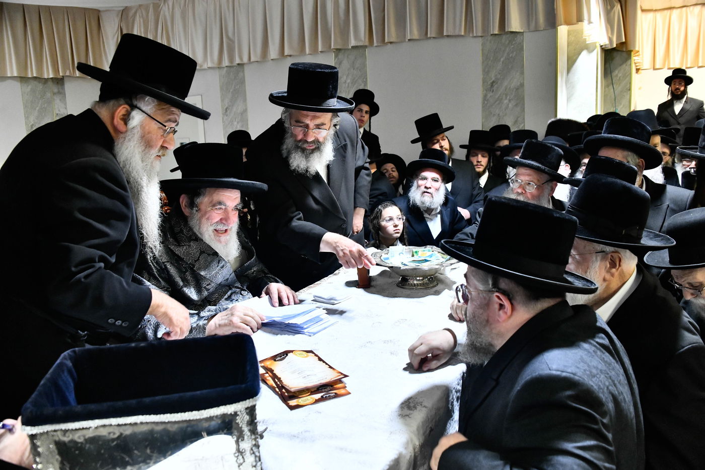 האדמו"ר מויז'ניץ בקבלת קהל לפני הימים הנוראים