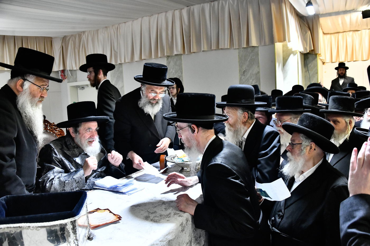 האדמו"ר מויז'ניץ בקבלת קהל לפני הימים הנוראים