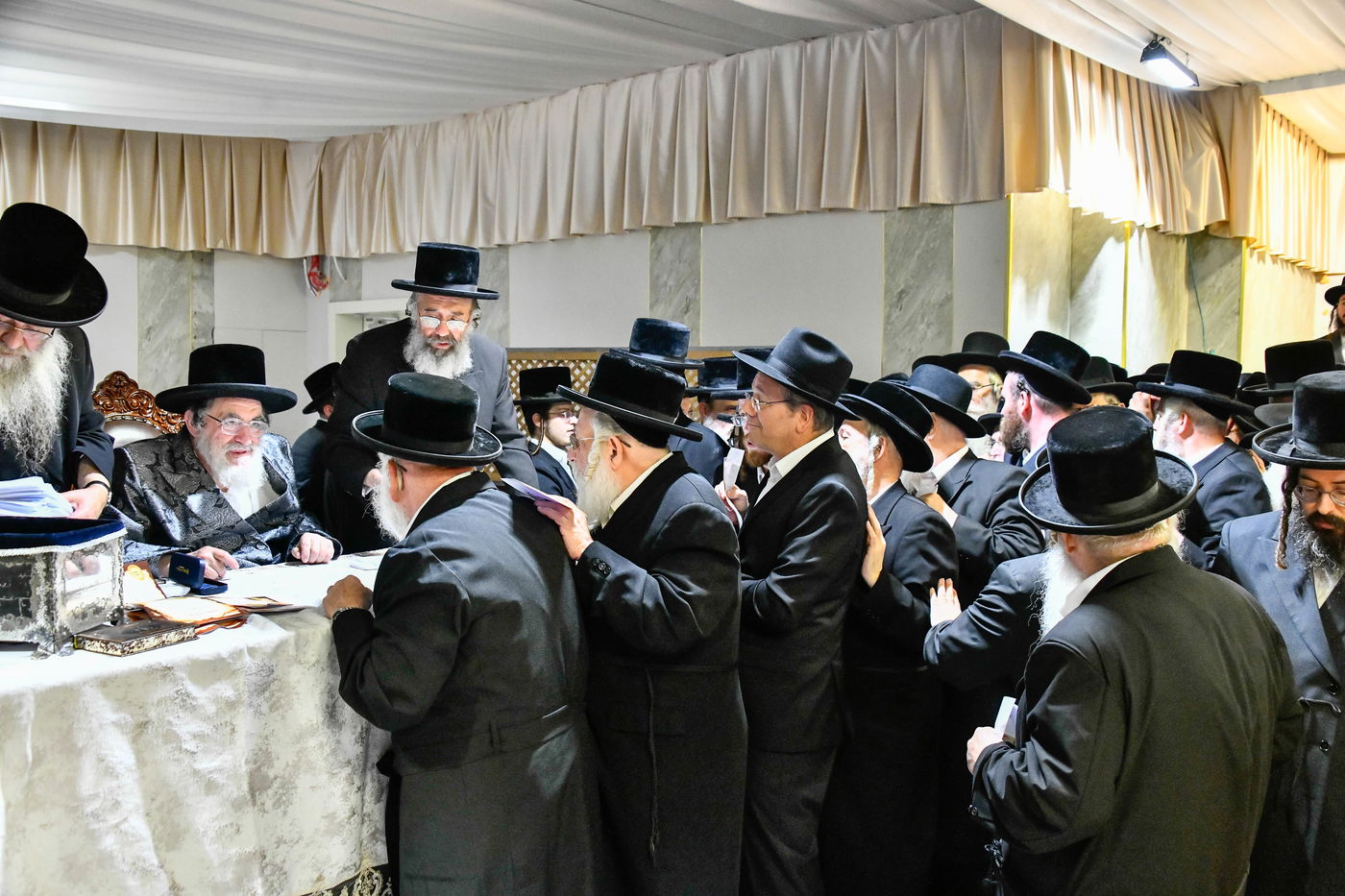 האדמו"ר מויז'ניץ בקבלת קהל לפני הימים הנוראים