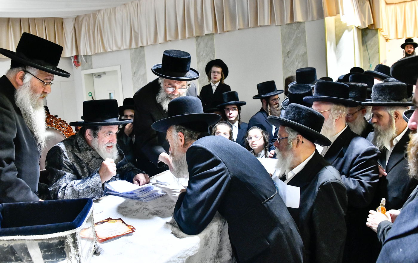 האדמו"ר מויז'ניץ בקבלת קהל לפני הימים הנוראים