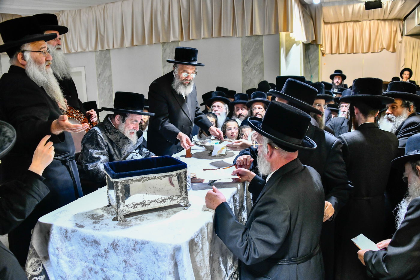 האדמו"ר מויז'ניץ בקבלת קהל לפני הימים הנוראים