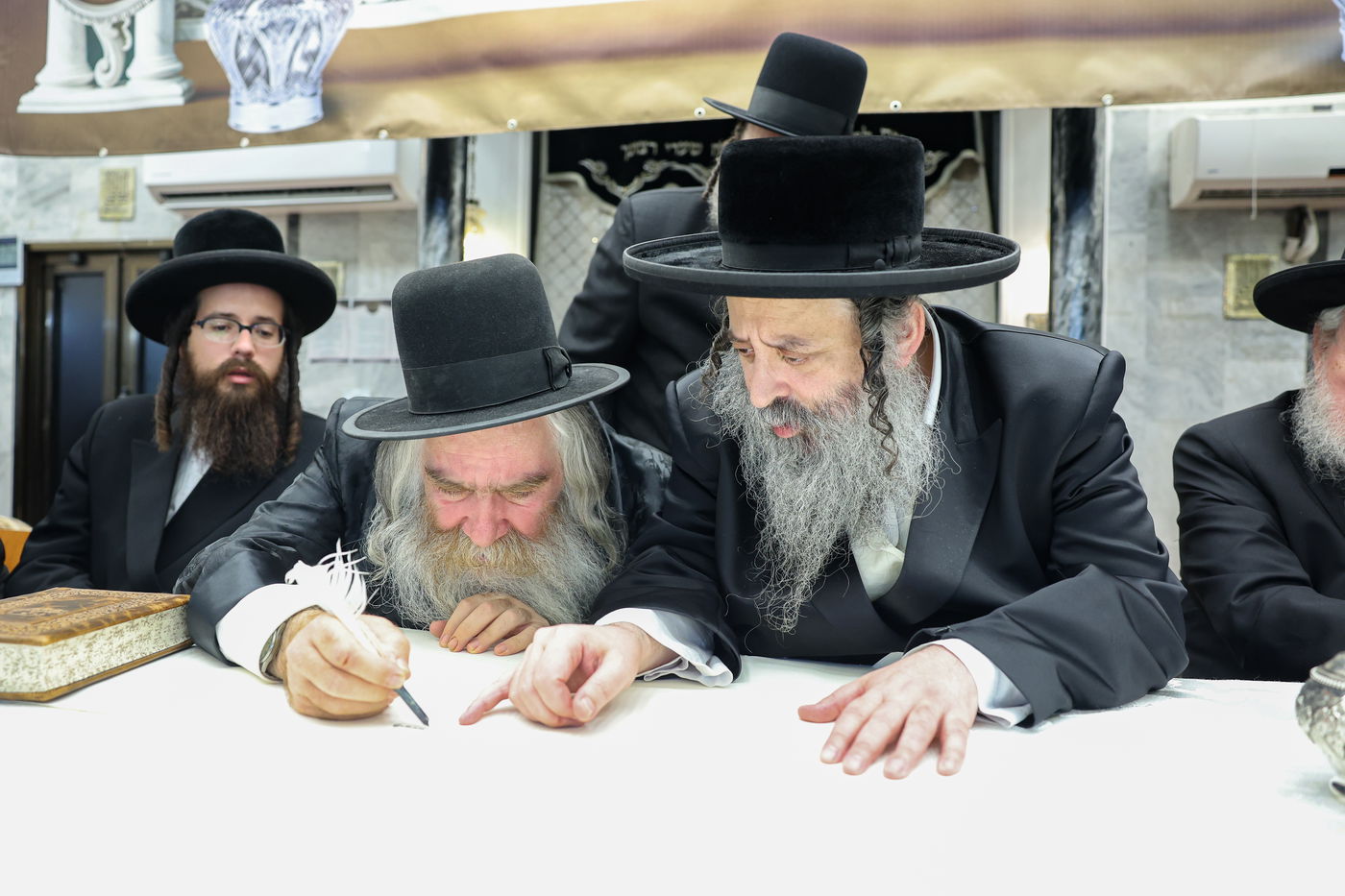 מעמד תחילת כתיבת ס"ת לישיבת מהרי"ט