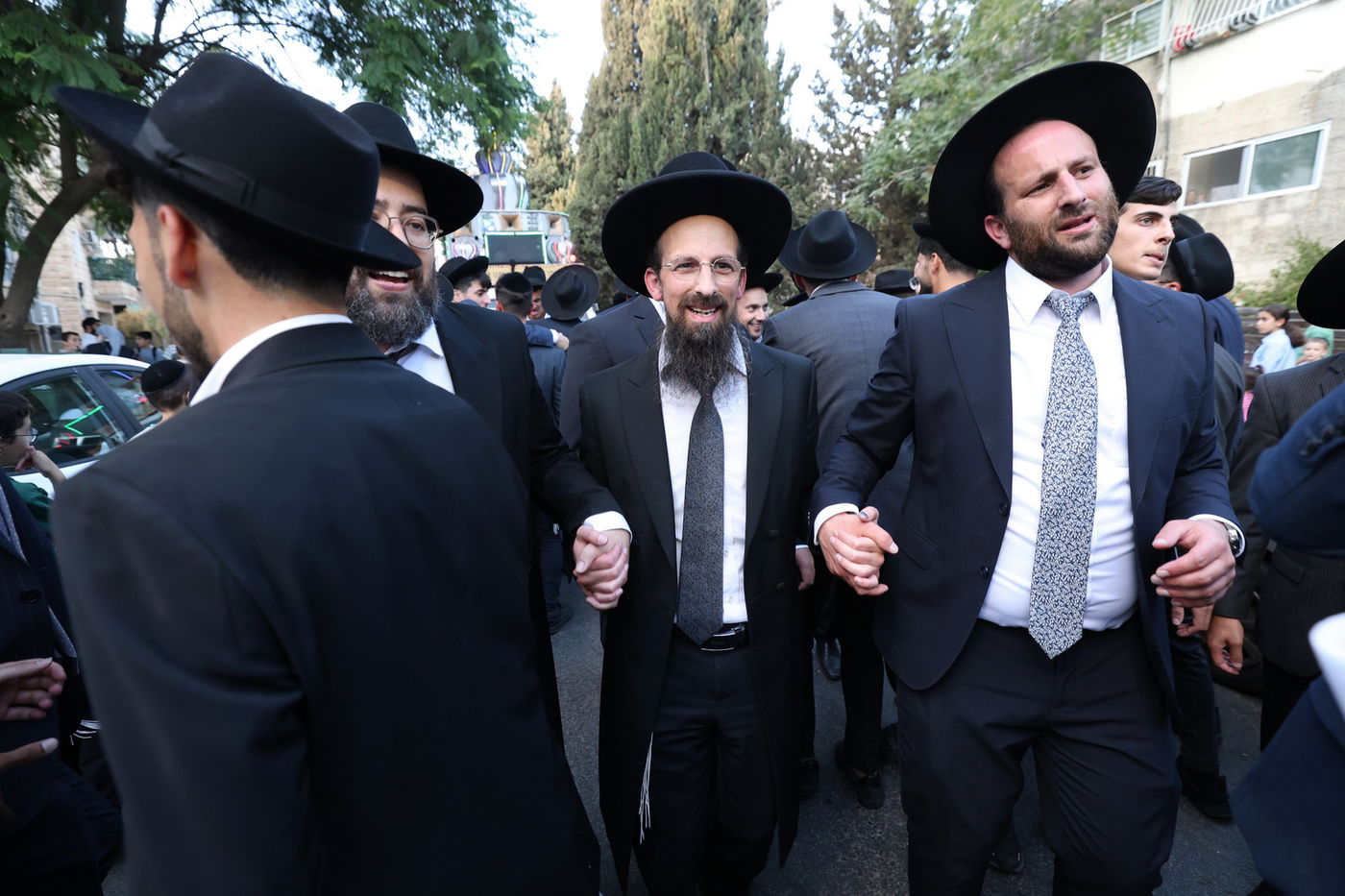 הכנסת ספר תורה לישיבת הקיבוץ