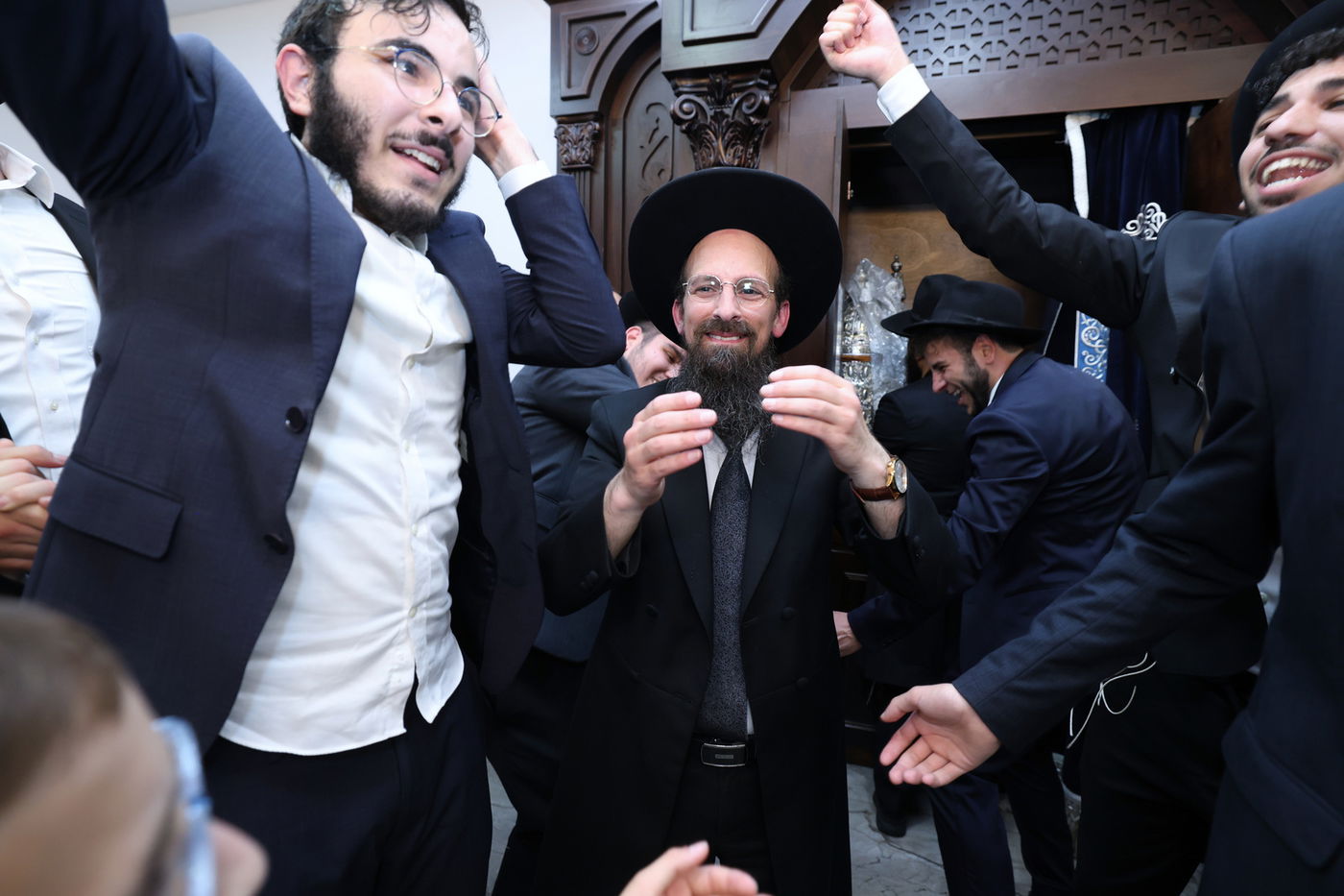 הכנסת ספר תורה לישיבת הקיבוץ