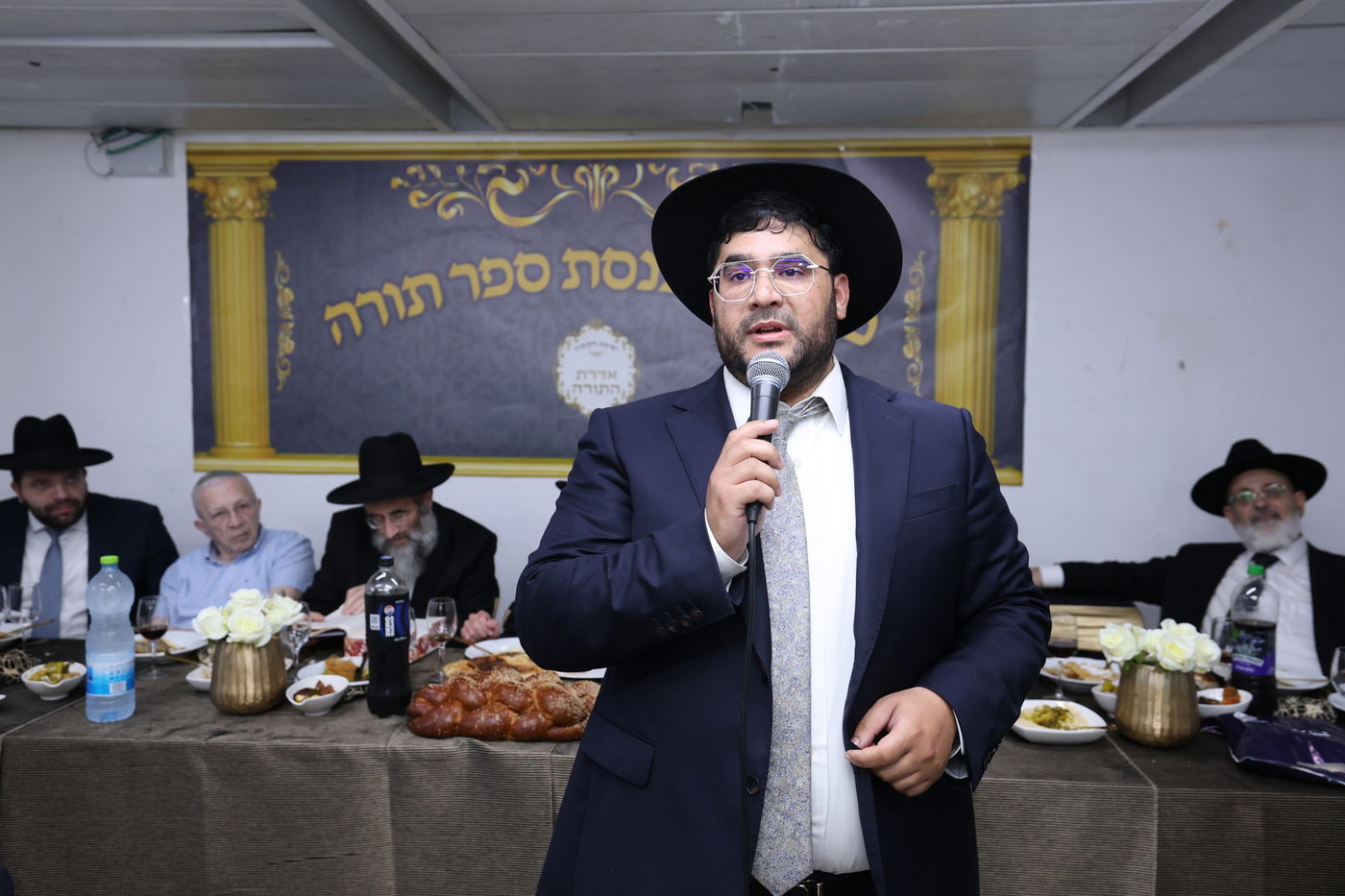 הכנסת ספר תורה לישיבת הקיבוץ