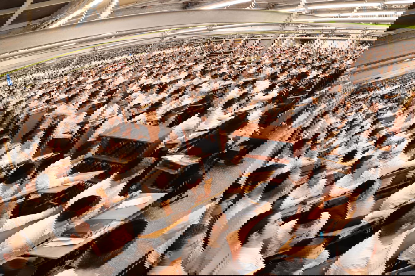 הגאון רבי דן סגל בשיחה בישיבת פוניבז'