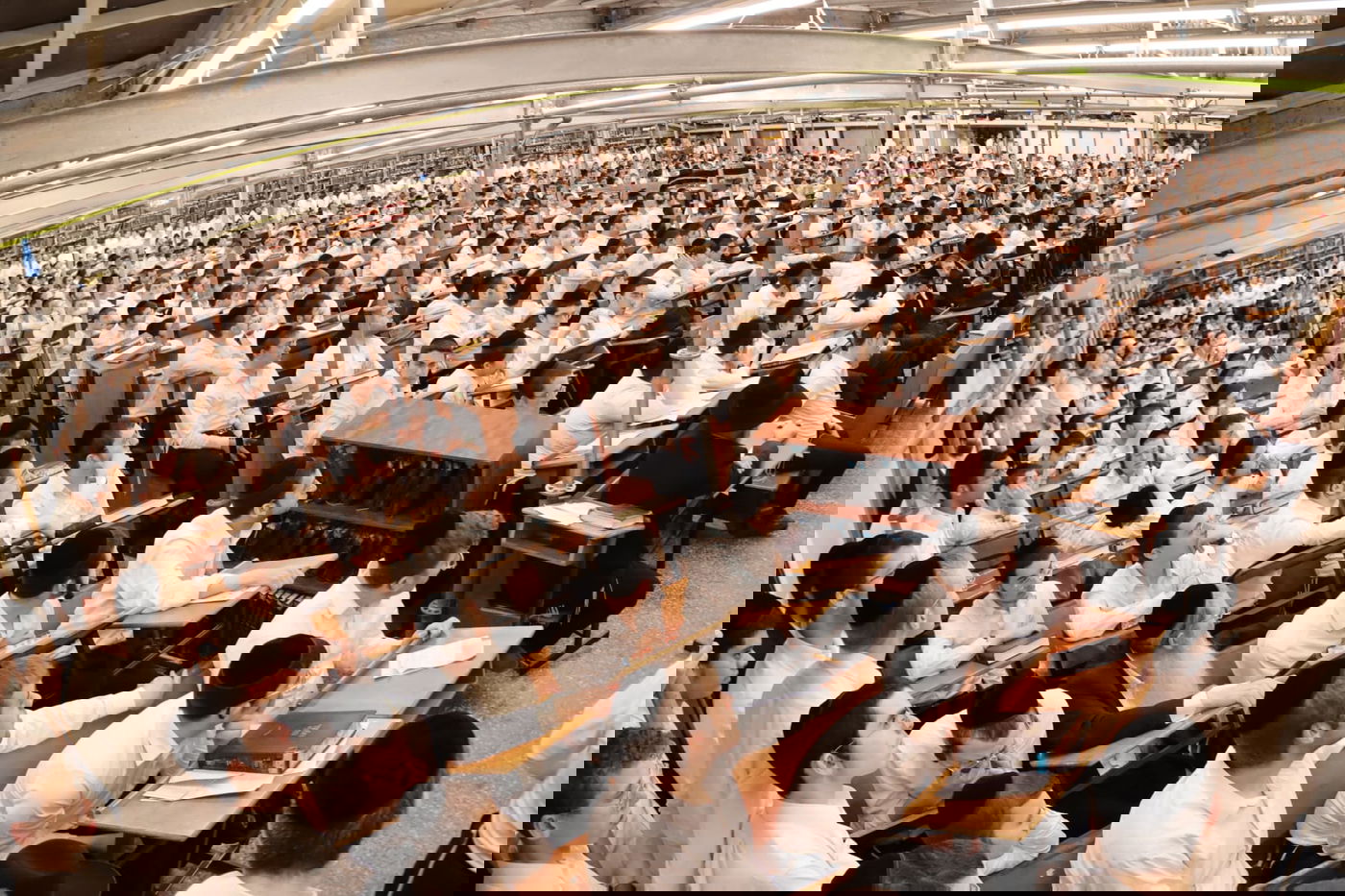 הגאון רבי דן סגל בשיחה בישיבת פוניבז'