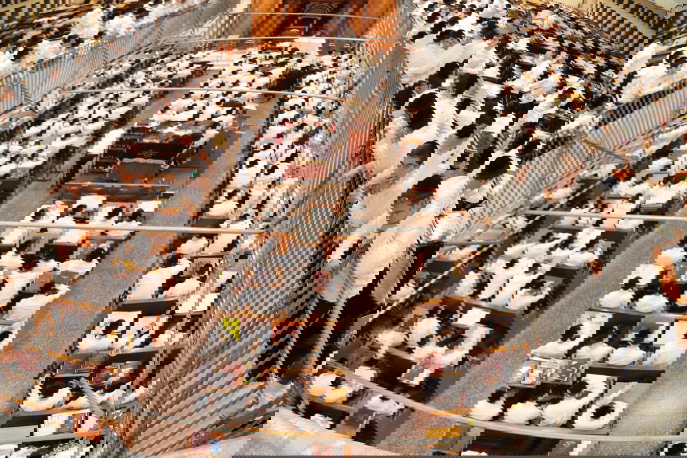 הגאון רבי דן סגל בשיחה בישיבת פוניבז'