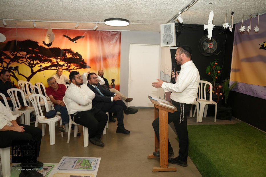 חתנו של הגה"צ רבי דב קוק, רבי רפאל, מעיד בערב השקת ספר 'המקומות הנדירים' בשם חמיו שקיבל הצעת הזיהוי של מעין עין ימקא כמעין עין דקלים