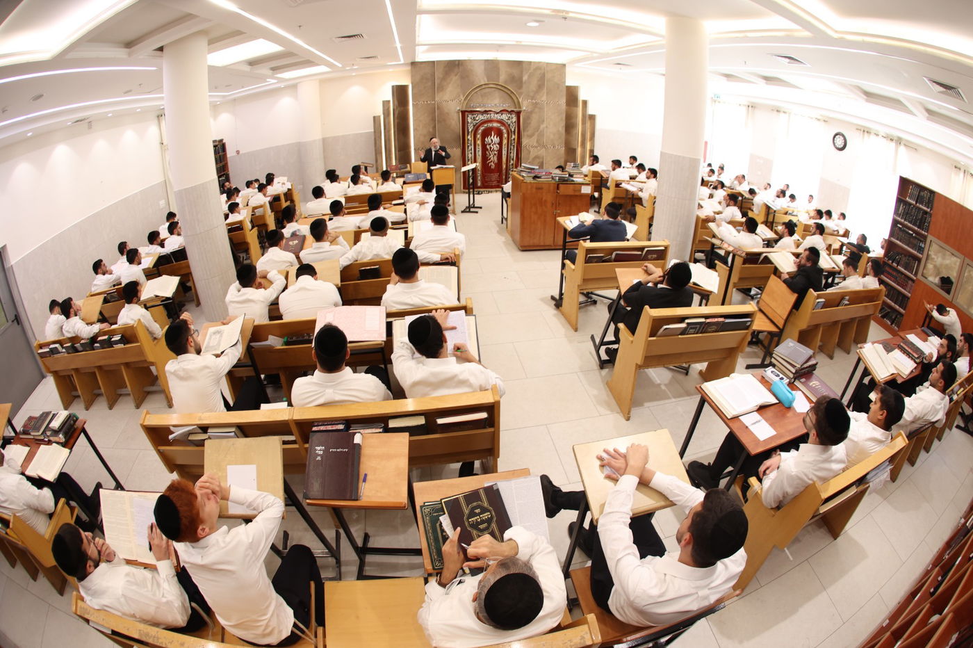 הגר"ש גבאי בשיעור כללי לזכרו של הבן איש חי בישיבת אמרי דעת