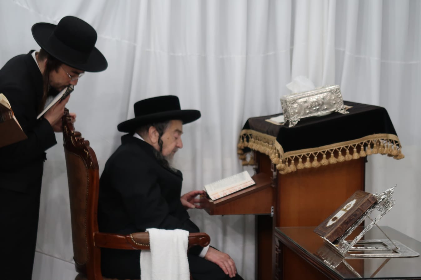 הגה"צ רבי יעקב מאיר שכטר באמירת סליחות ראשונות אתמול 