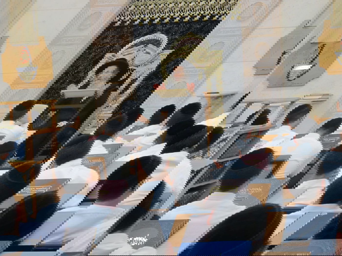 הגה"צ ר' אלימלך בידרמן בשיחת חיזוק בישיבת 'אור התלמוד'