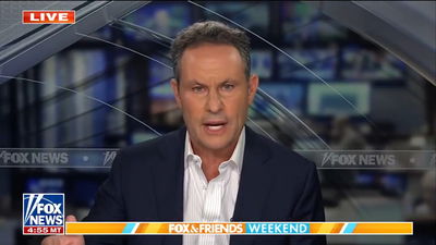 המגיש הפופלרי של 'פוקס' נאלץ להתנצל בשידור לאחר אמירה קשה במיוחד | צפו 