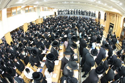 סליחות ראשונות בחצה"ק ערלוי