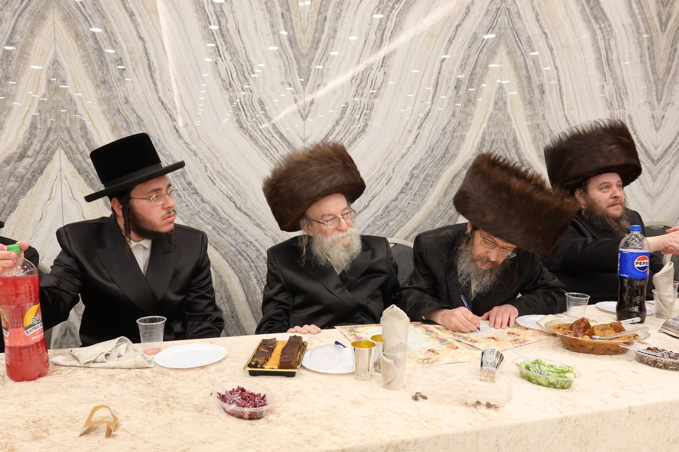 שמחת אירוסי בת הגה"צ גאב"ד זוועהיל