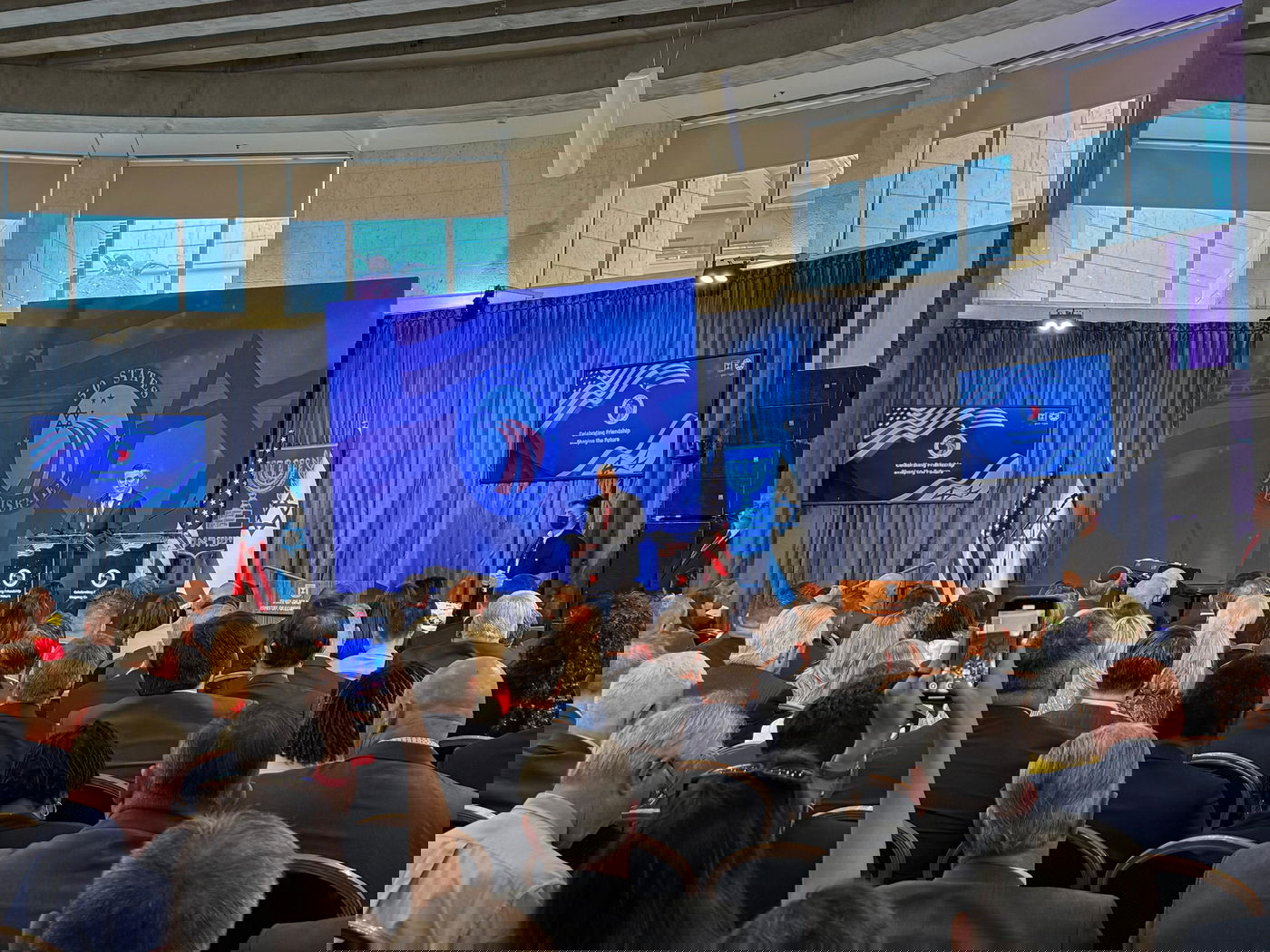 גדעון סער נואם בפני המשלחת