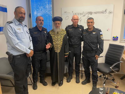 הראשון לציון עם השר והמפכ"ל