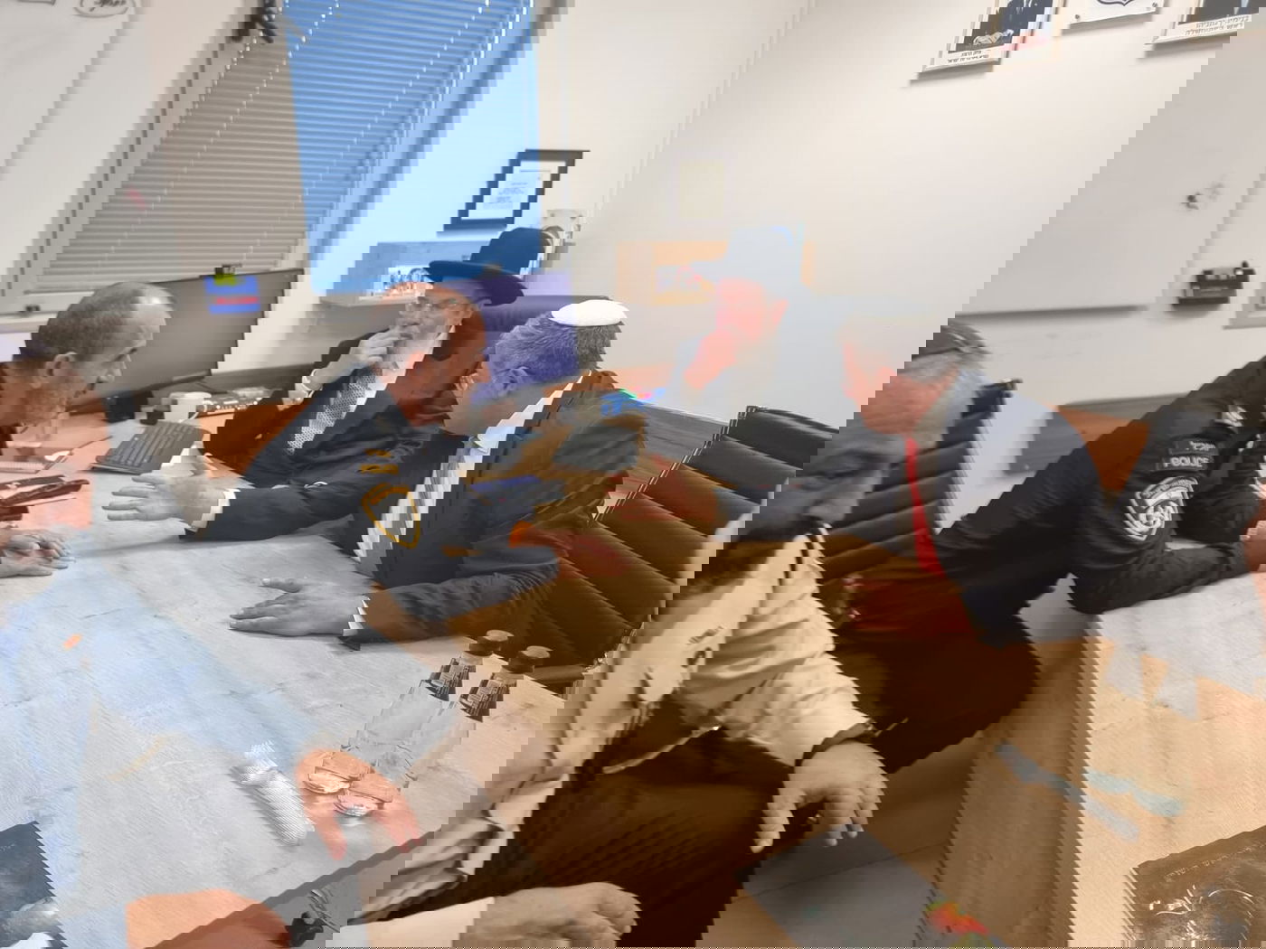 הרבנים הראשיים והשוטרים