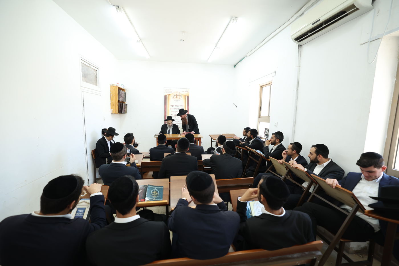 אברכי כולל 'תורת יוסף' בבתי גדולי ישראל 