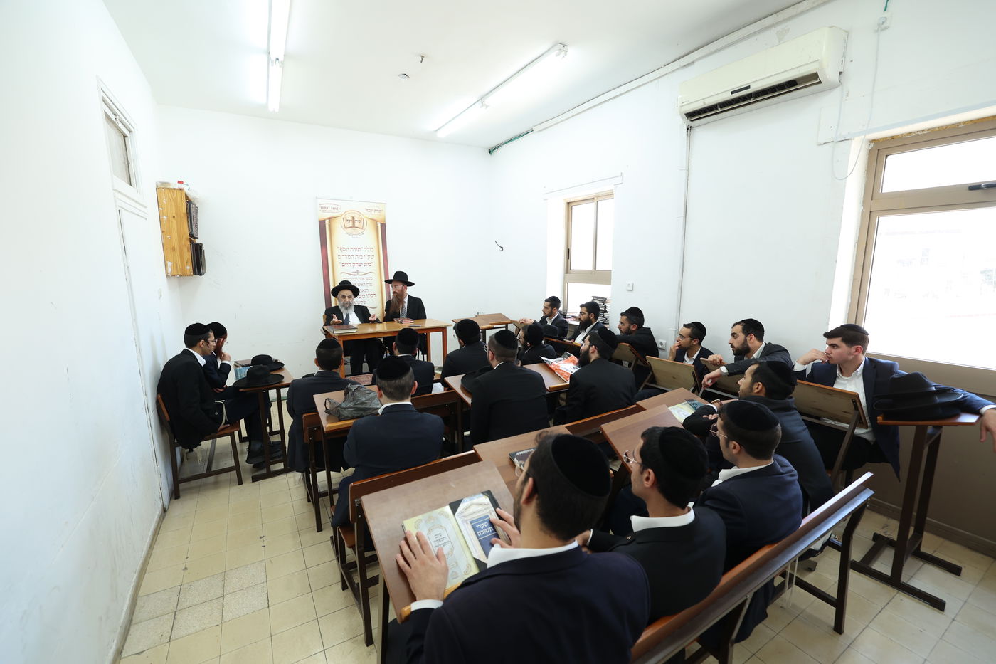 אברכי כולל 'תורת יוסף' בבתי גדולי ישראל 