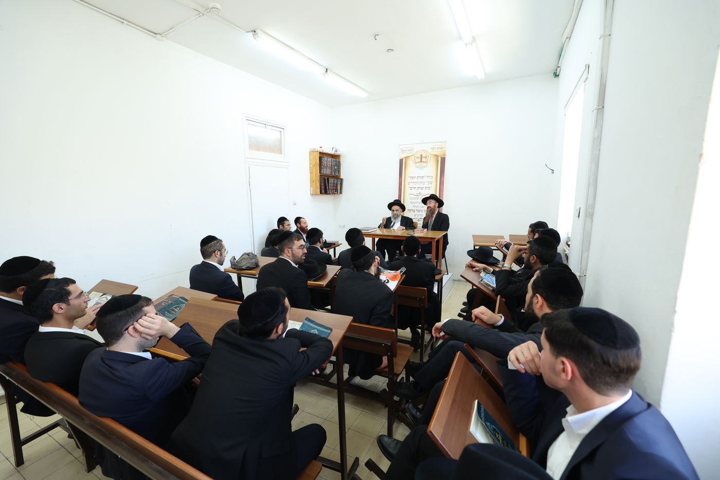 אברכי כולל 'תורת יוסף' בבתי גדולי ישראל 