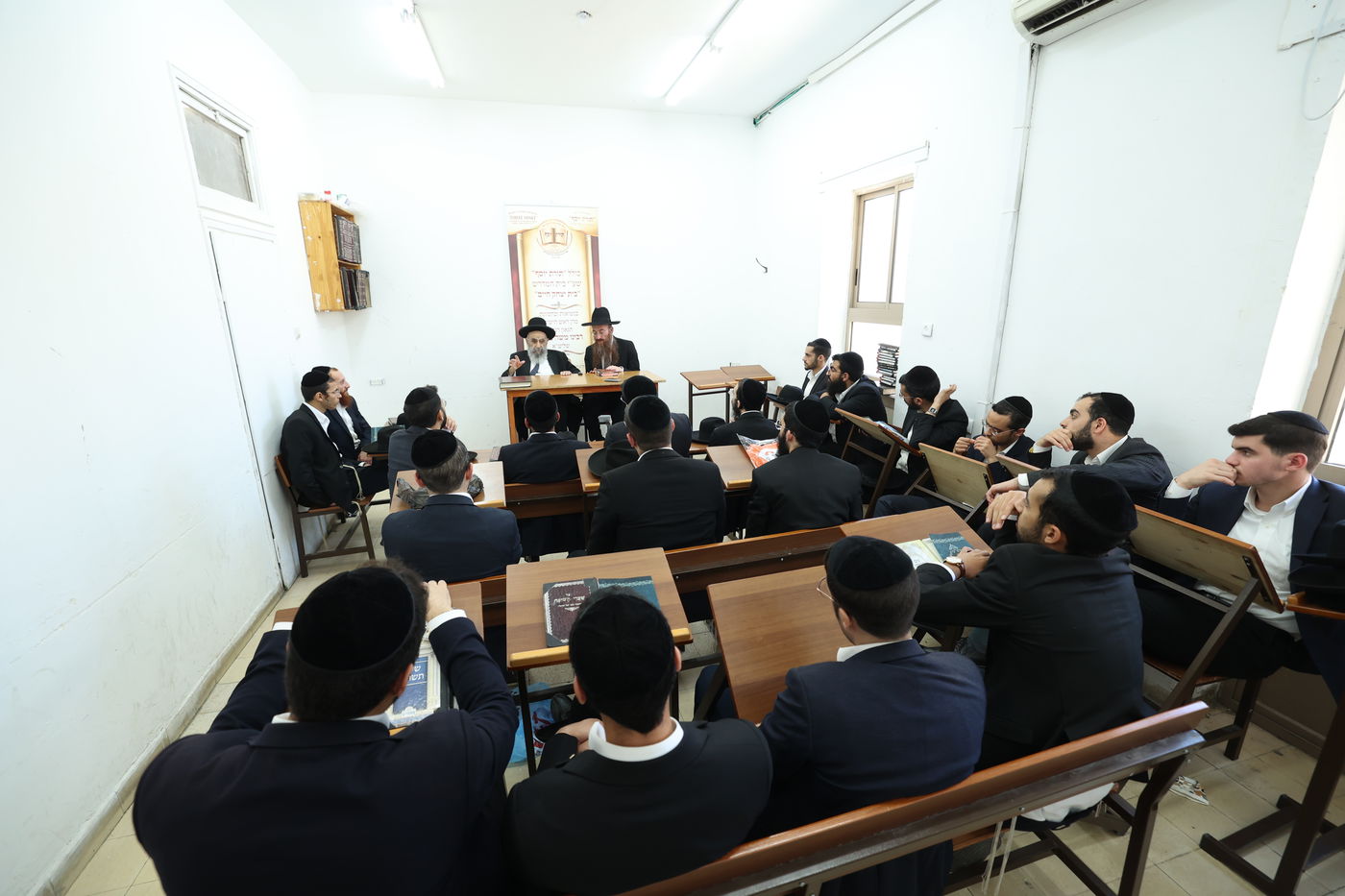 אברכי כולל 'תורת יוסף' בבתי גדולי ישראל 