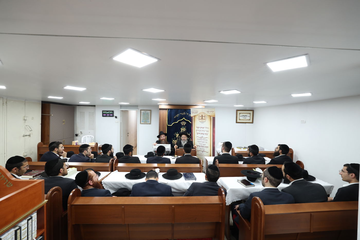 אברכי כולל 'תורת יוסף' בבתי גדולי ישראל 