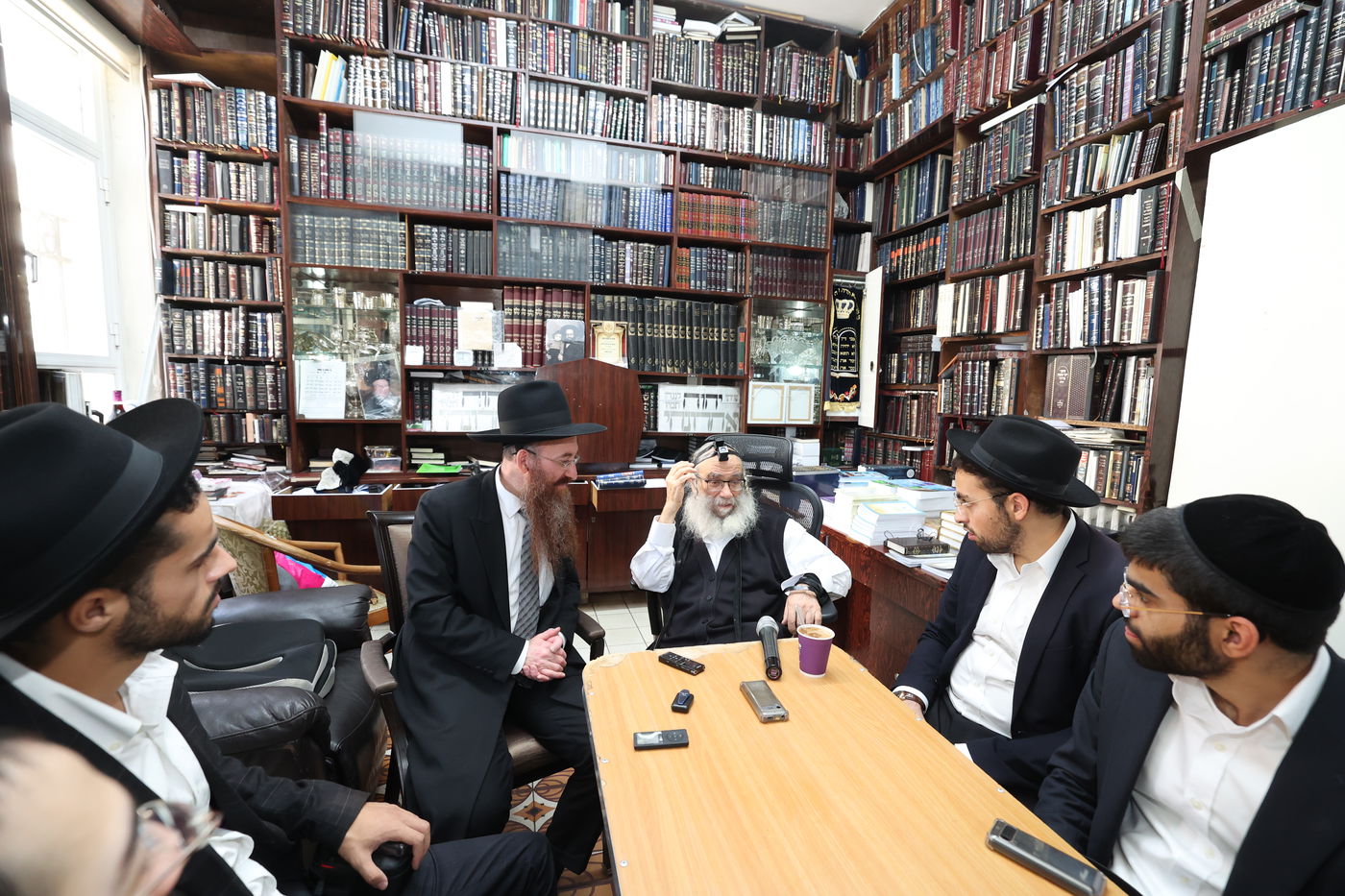 אברכי כולל 'תורת יוסף' בבתי גדולי ישראל 