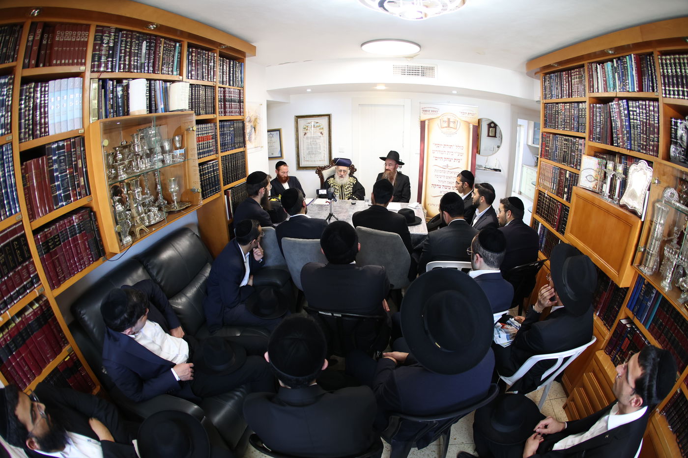 אברכי כולל 'תורת יוסף' בבתי גדולי ישראל 