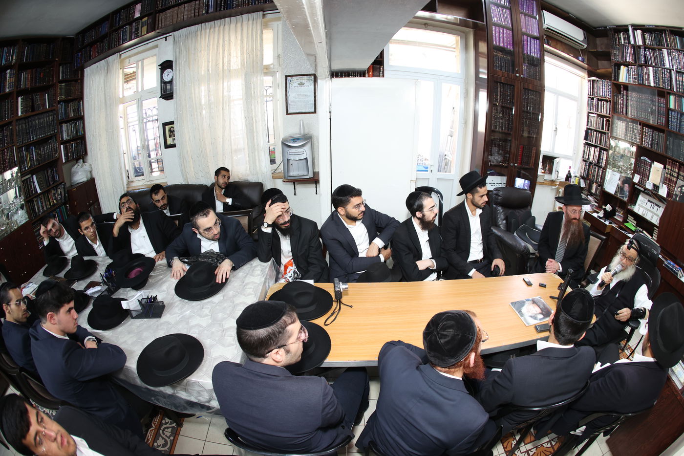אברכי כולל 'תורת יוסף' בבתי גדולי ישראל 