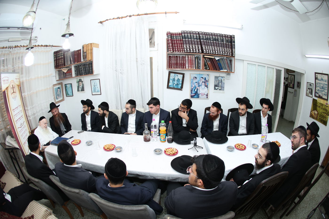 אברכי כולל 'תורת יוסף' בבתי גדולי ישראל 