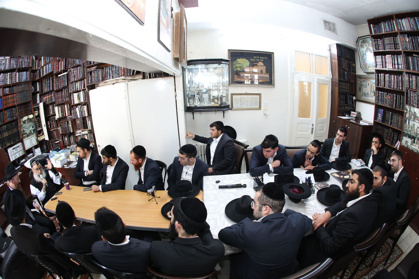 אברכי כולל 'תורת יוסף' בבתי גדולי ישראל 