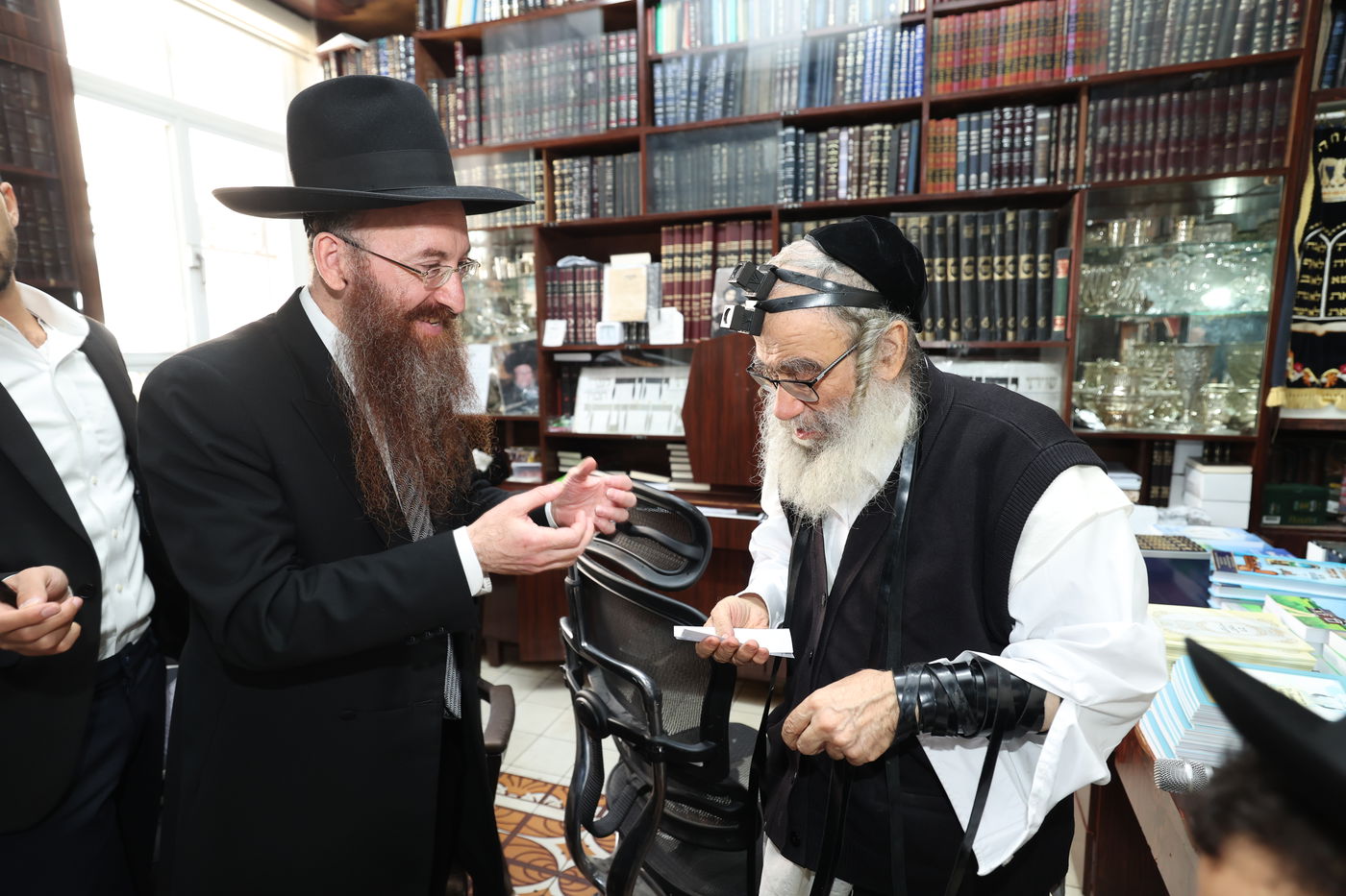 אברכי כולל 'תורת יוסף' בבתי גדולי ישראל 