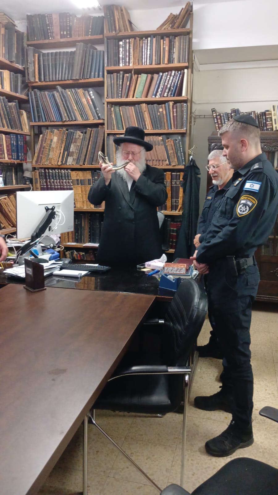 מפקדי המשטרה של מרחב דן בביקור במעונם של גדולי ישראל