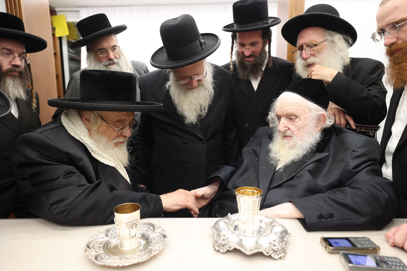 האדמו"ר מתולדות אהרן בביקור אצל הגר"מ שטרנבוך