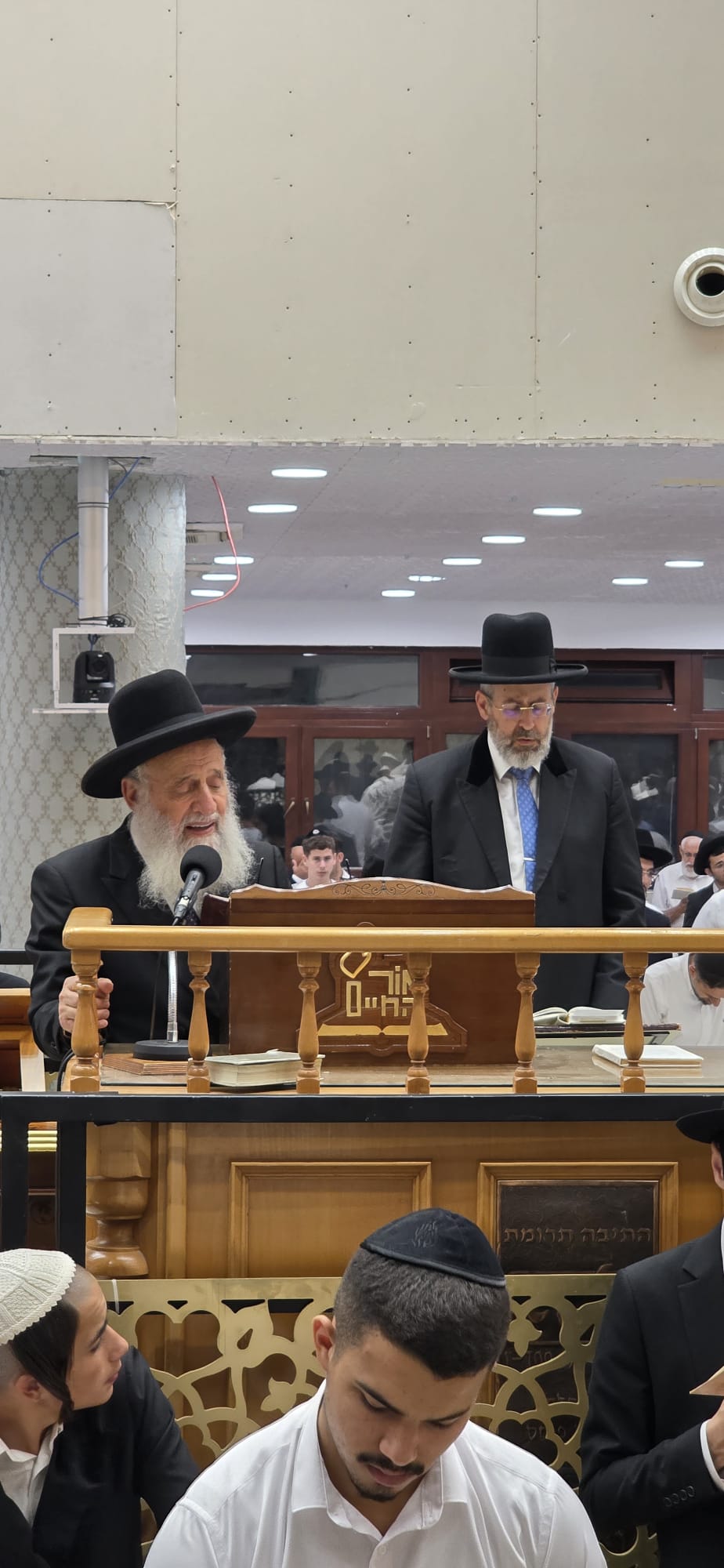 הגר"ד לאו בסליחות אצל הגר"ר אלבז 