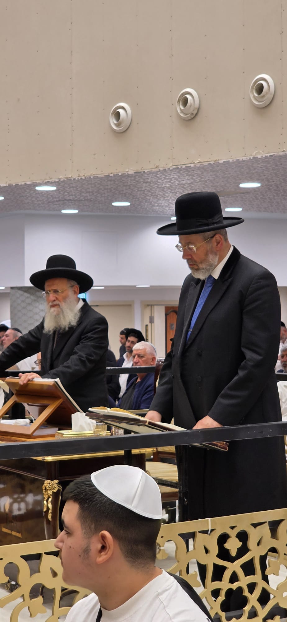 הגר"ד לאו בסליחות אצל הגר"ר אלבז 