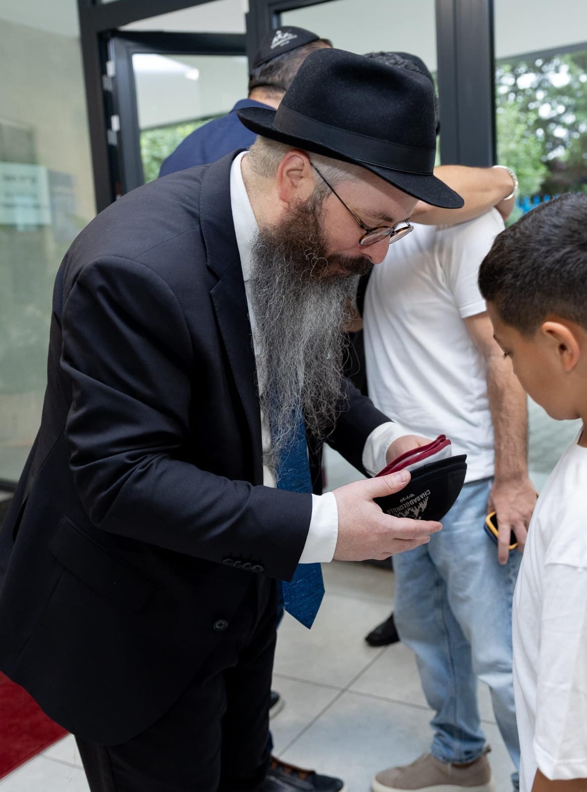 הרה"ג הרב מאיר קוזלובסקי בתקיעת שופר בטביליסי שבגאורגיה
